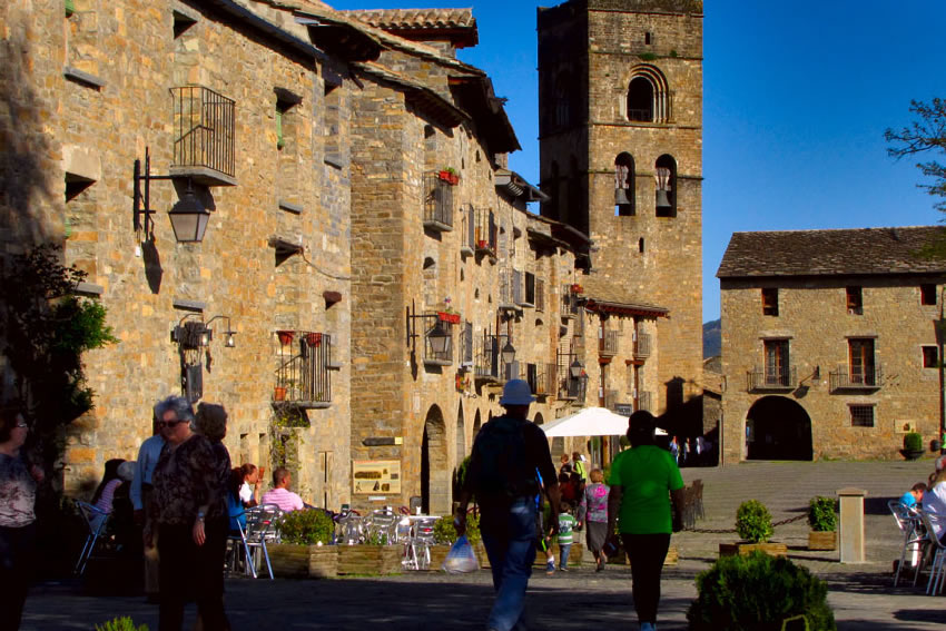 Viajar por España - Aínsa en autocaravana