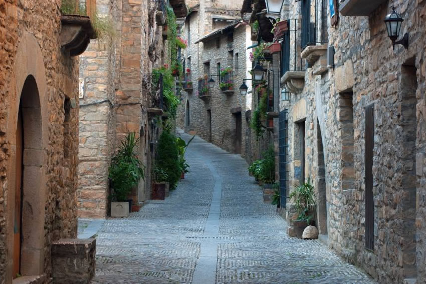 Viajar por España - Aínsa en autocaravana